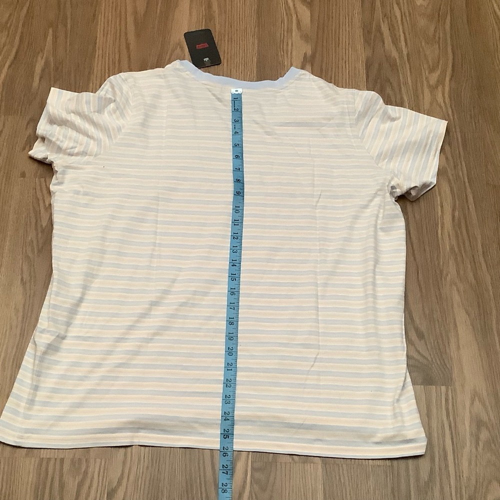 Levi’s T-shirt Women’s Size 2X Light Blue Cream Striped Cotton Short Sleeves - Picture 5 of 6